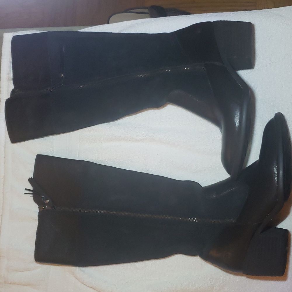 BORN Women's Cast Knee Suede Boots A-7